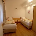 兰德豪斯阿尔米迪尔酒店 公寓